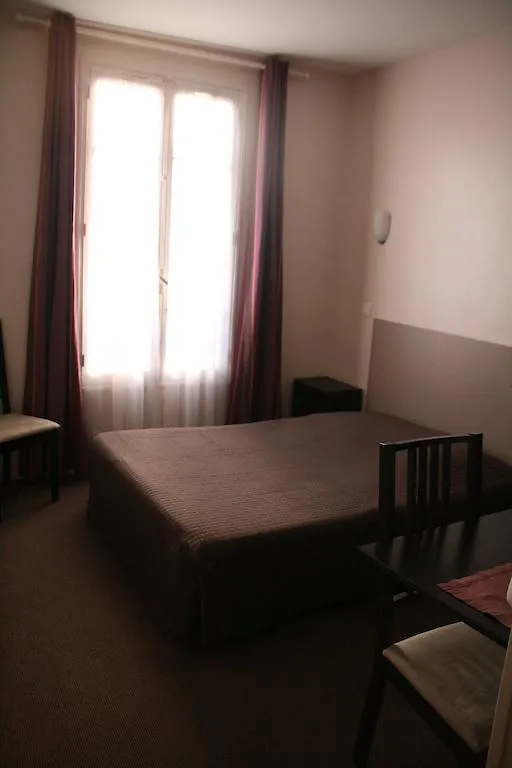 Hotel Du Roussillon *